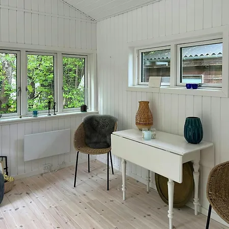 Spacious In Peaceful North Zealand 度假居 Melby