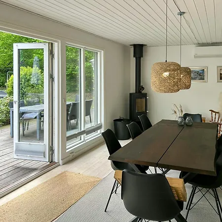 Spacious In Peaceful North Zealand