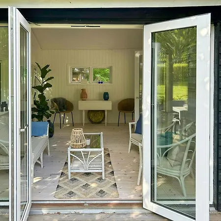 Spacious In Peaceful North Zealand 度假居 *